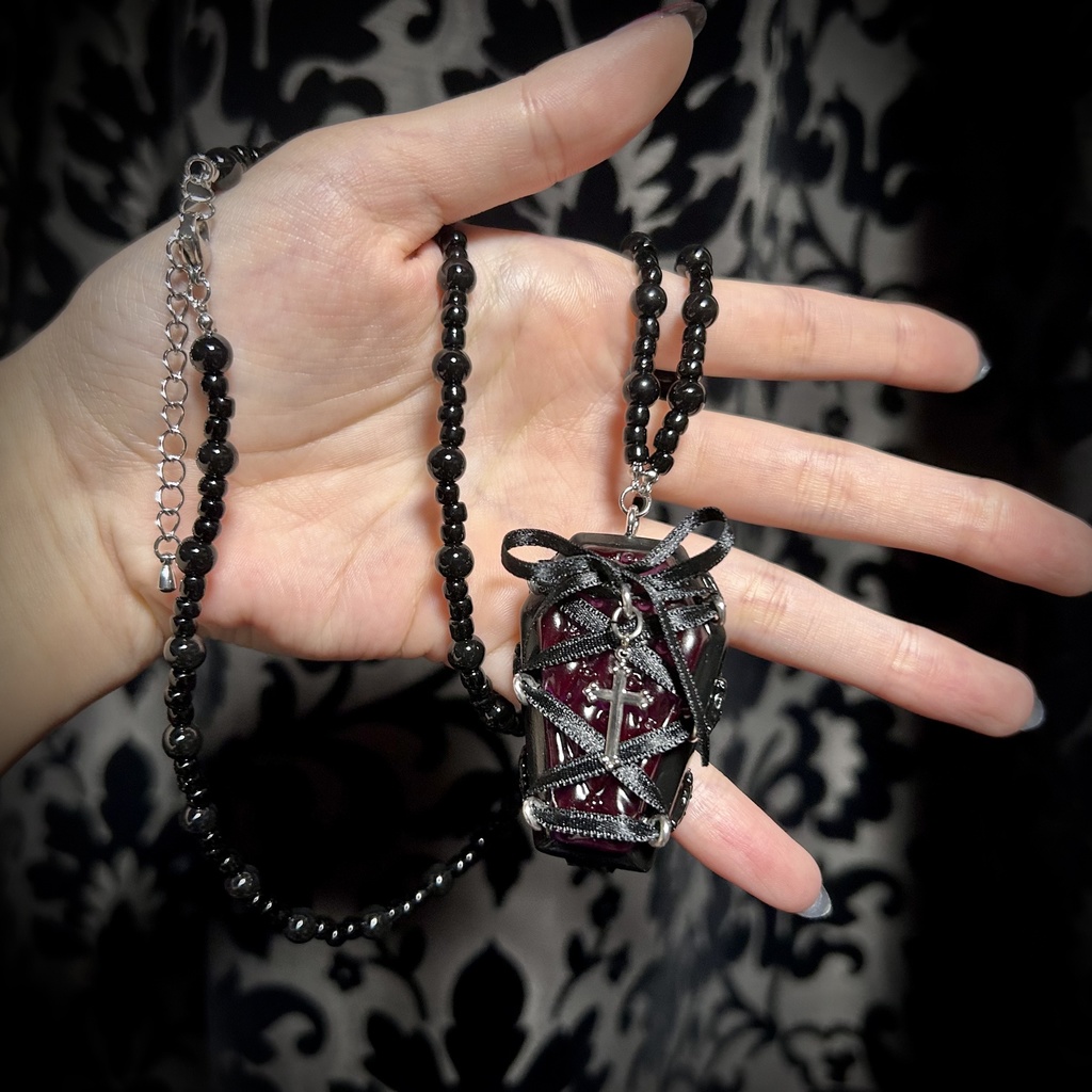 編み上げリボンの棺桶ネックレス<Phamtom coffin>