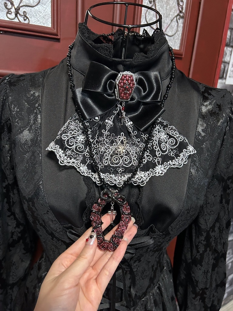 いばら這う葬送のリース<Funeral Rose> ネックレス