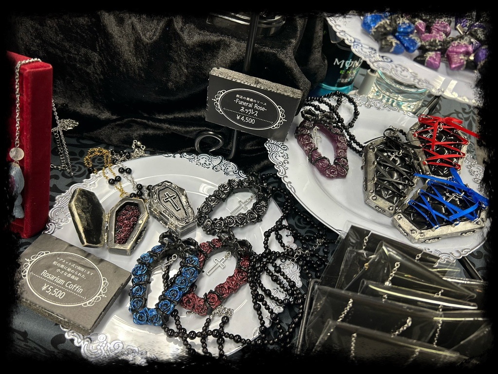 いばら這う葬送のリース<Funeral Rose> ネックレス