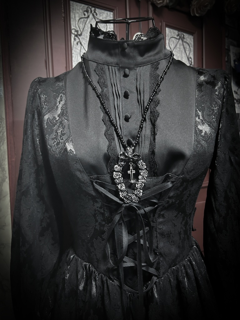 いばら這う葬送のリース<Funeral Rose> ネックレス