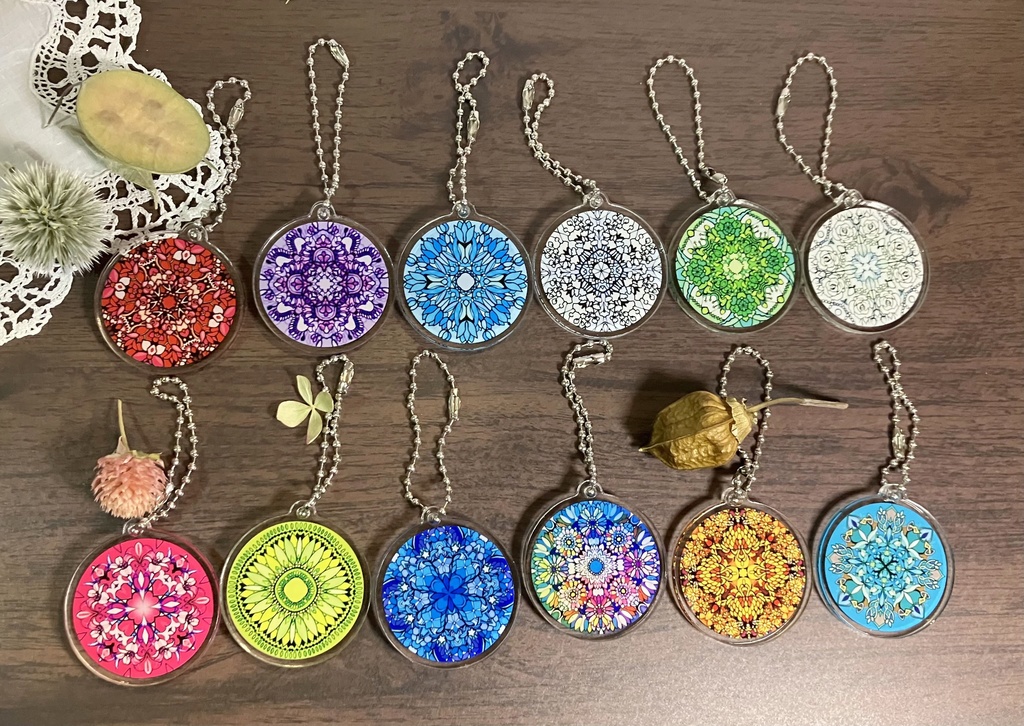 【大・39mm】12ヶ月の誕生月の模様・アクリルキーホルダー