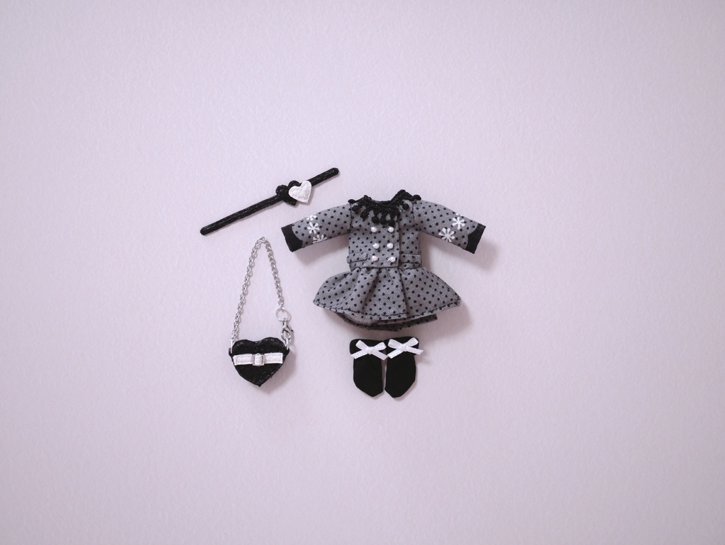 👚【 ピコニーモP & オビツ11 】ドール服 / モノクロワンピースセット