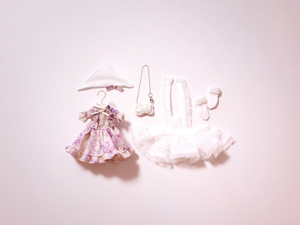 👚【 ピコニーモP & オビツ11 】ドール服 / 花柄エプロンドレス