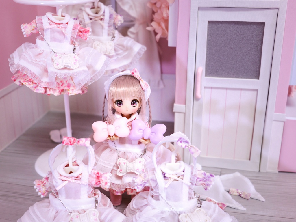 👚【 ピコニーモP & オビツ11 】ドール服 / 花柄エプロンドレス