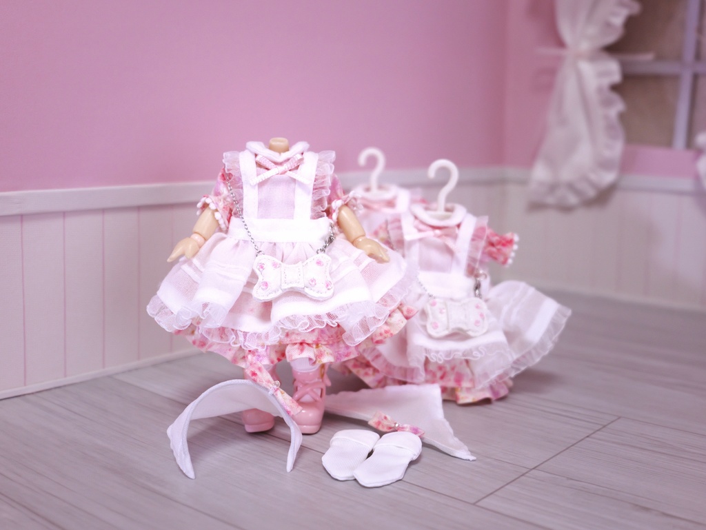 👚【 ピコニーモP & オビツ11 】ドール服 / 花柄エプロンドレス
