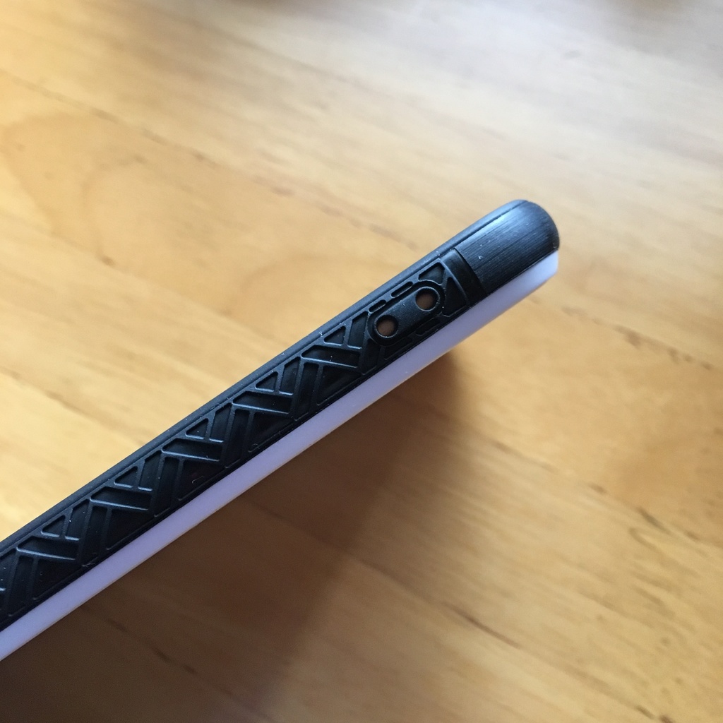 黒猫ぷーちゃんがいっぱい居る強化ガラス製iphoneケース