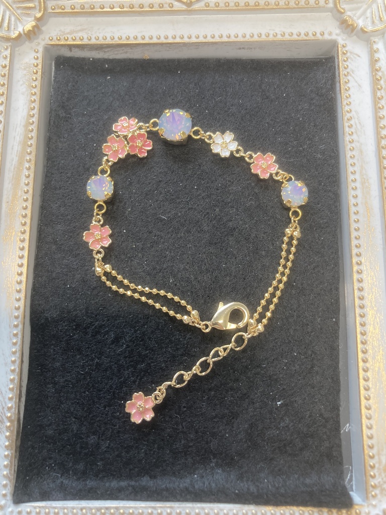 こぼれ桜のブレスレット金、ピンク、ホワイトオパールヴィトラルライト