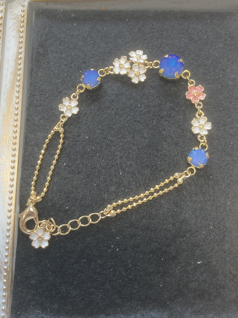 こぼれ桜のブレスレット金、白、ホワイトオパールヘリオトロープ