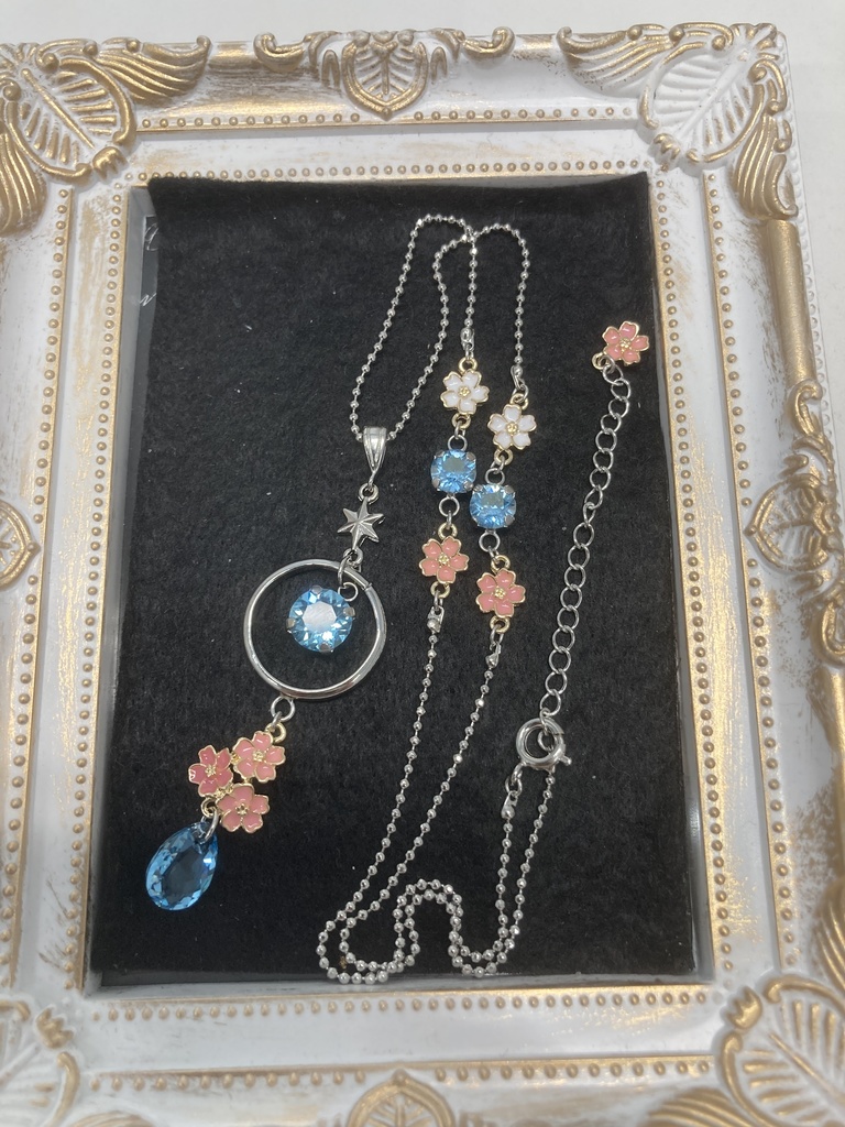 こぼれ桜のネックレス（銀、ピンク、アクアマリン）