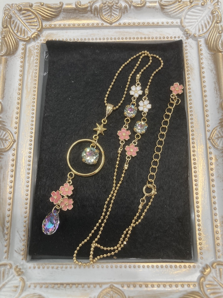 こぼれ桜のネックレス（金、ピンク、ヴィトラルライト）