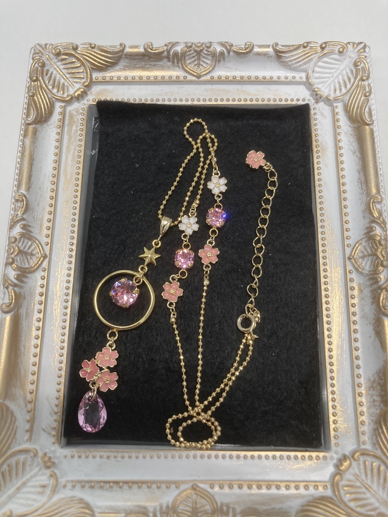 こぼれ桜のネックレス（金、ピンク、ローズ）