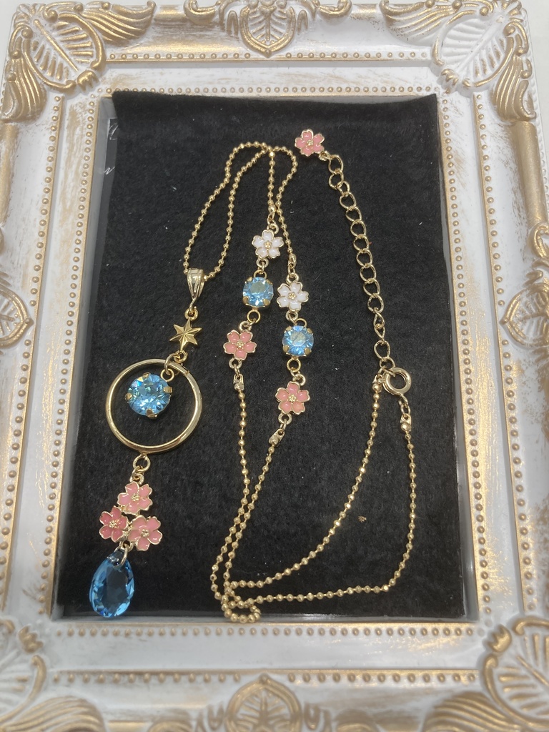 こぼれ桜のネックレス（金、ピンク、アクアマリン） - yukihanabeads