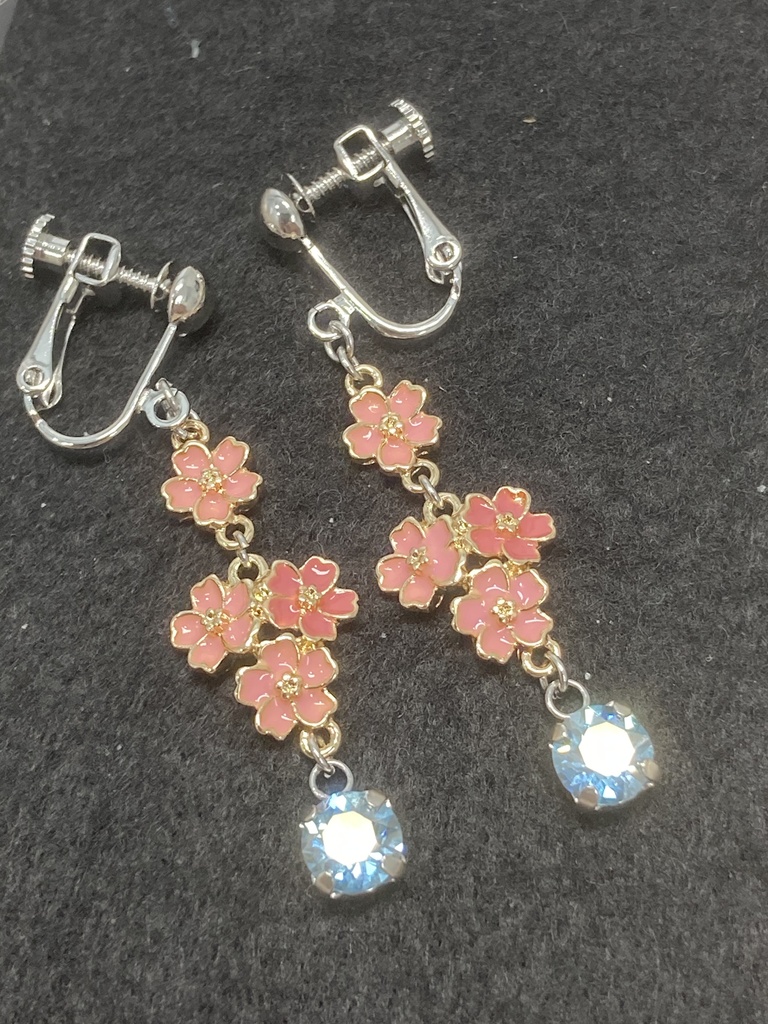 こぼれ桜のイヤリング（銀、ピンク、アクアマリン）