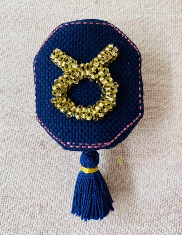 牡牛座　ブローチ