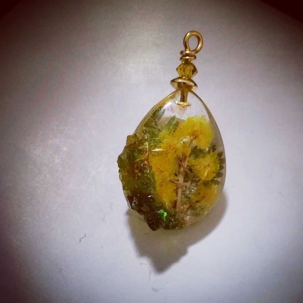 ミモザのチャーム(ペンダント)