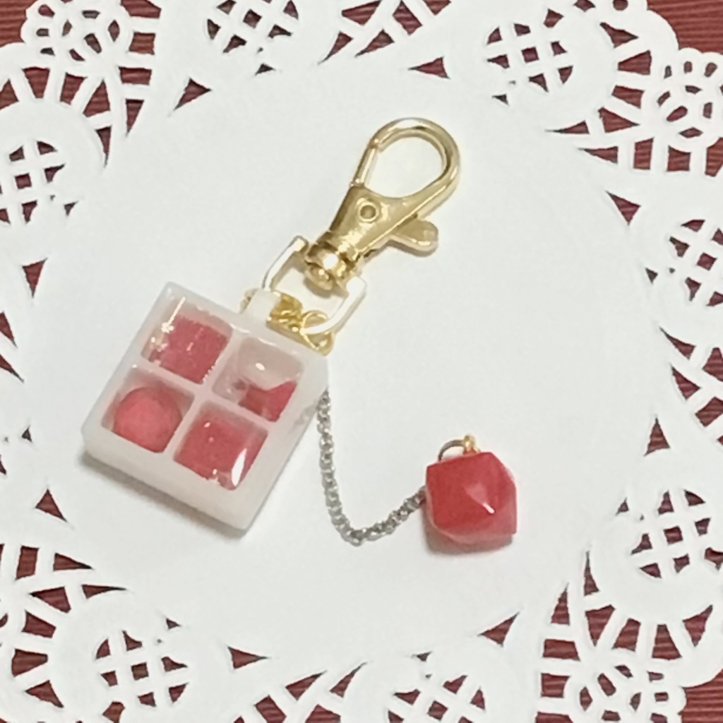 レジン キーホルダー 赤 Red Resin Keychain