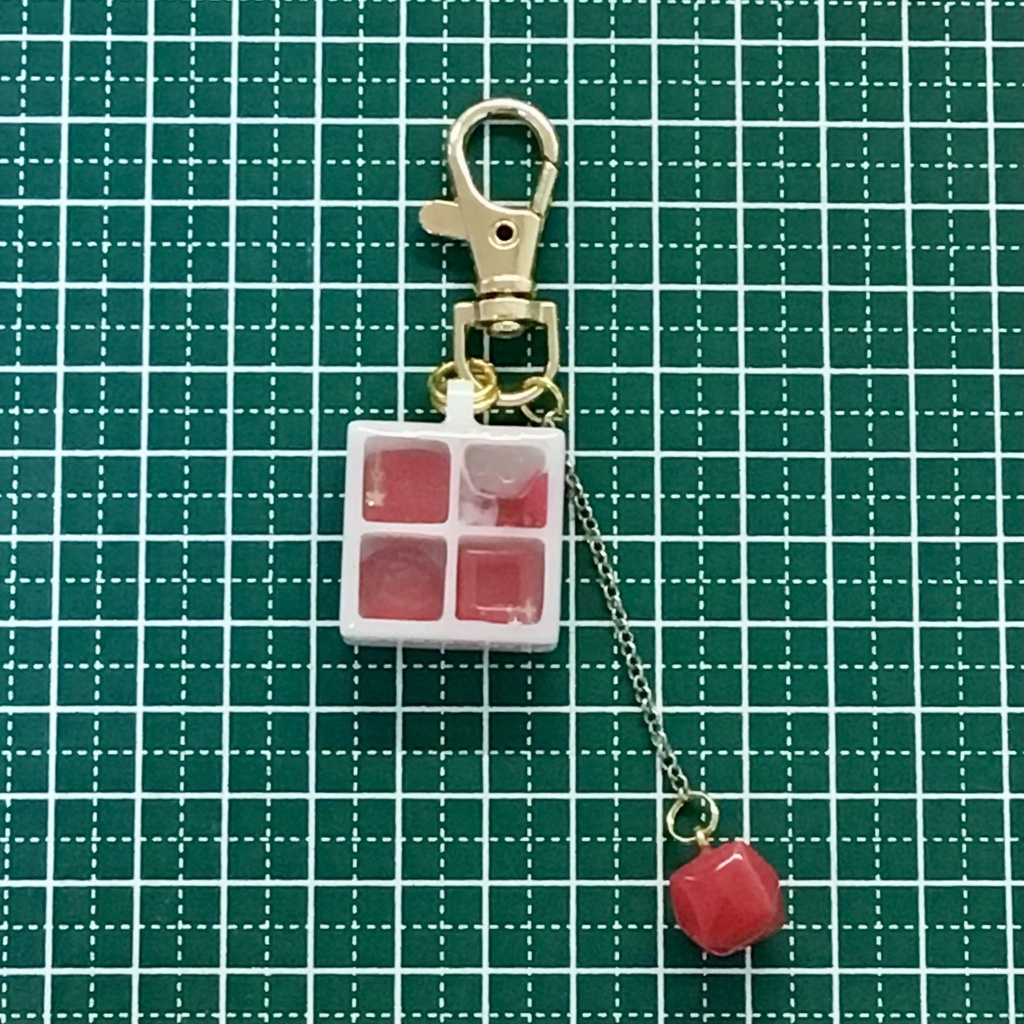 レジン キーホルダー 赤 Red Resin Keychain