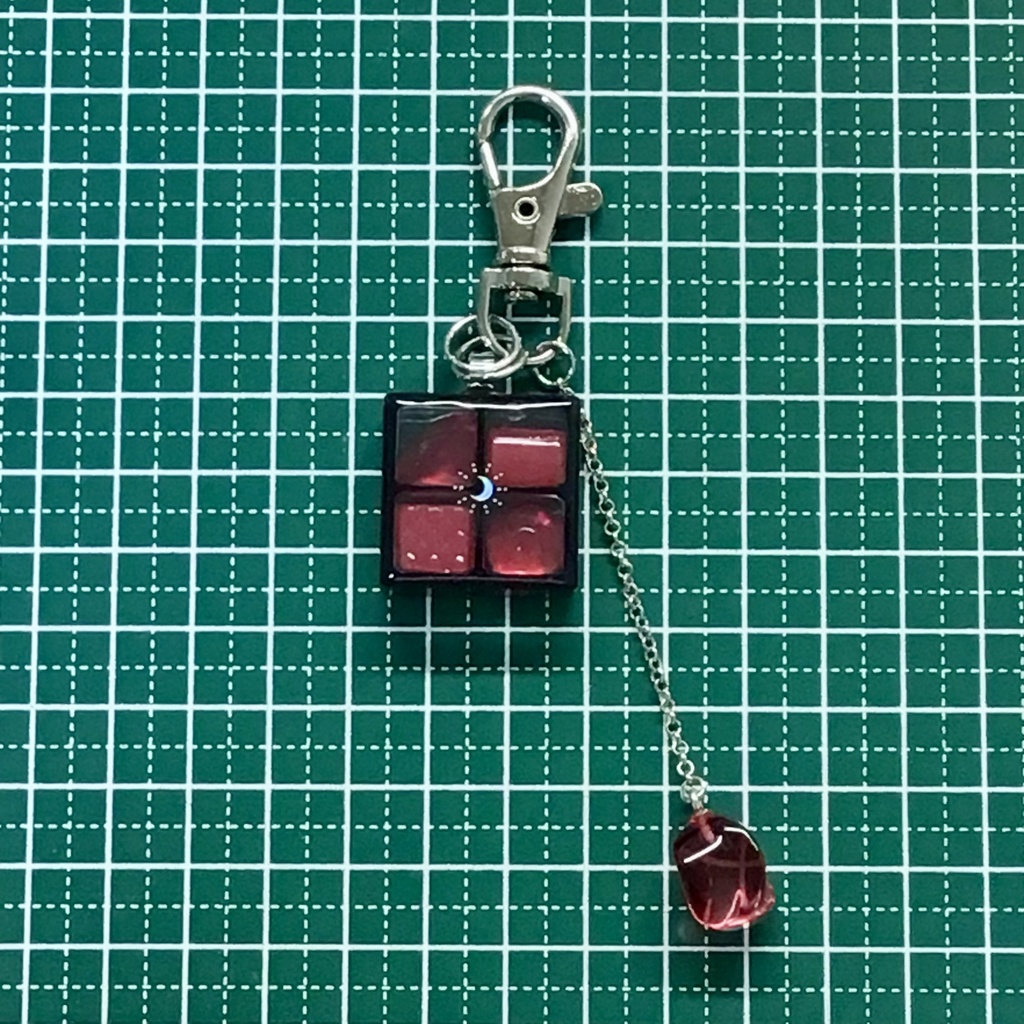 レジン キーホルダー 赤 Red Resin Keychain