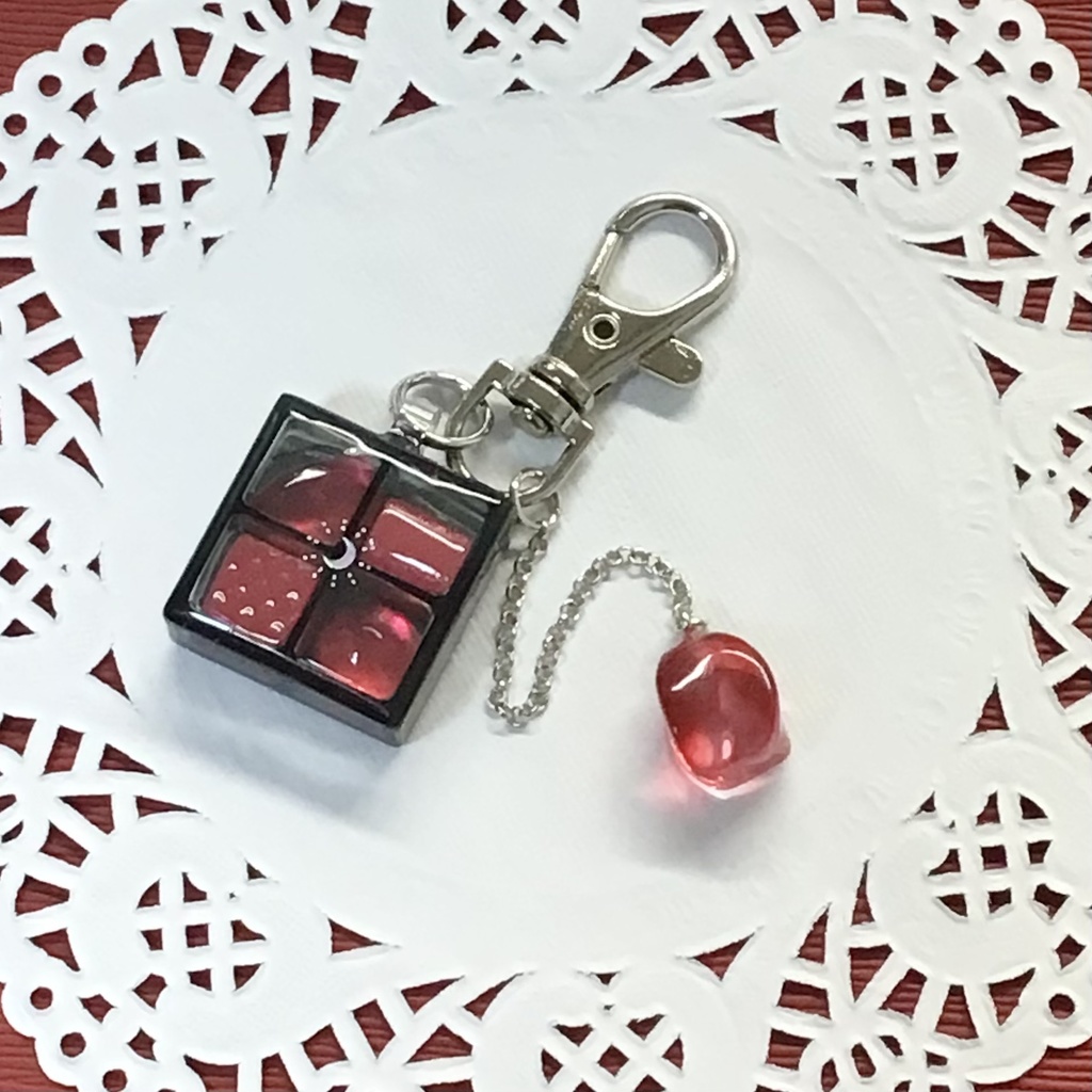 レジン キーホルダー 赤 Red Resin Keychain