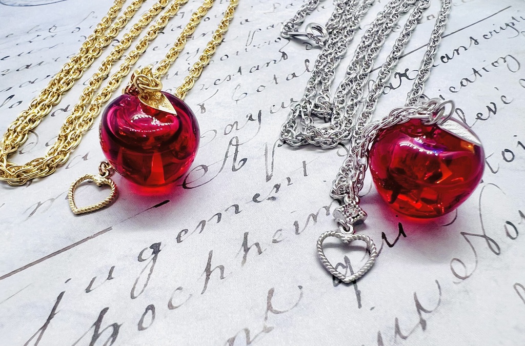 マヒルモチーフネックレス