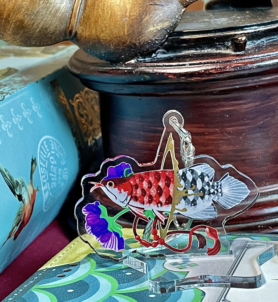 アロワナと花のキーホルダー