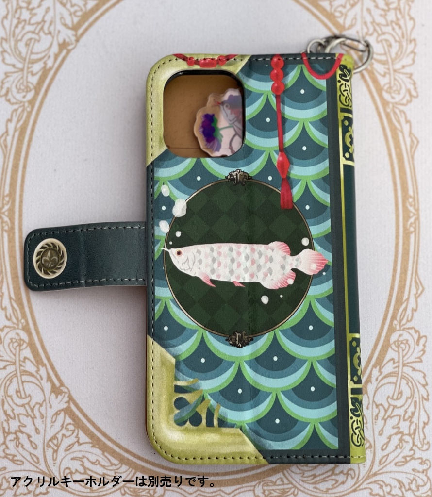 アロワナ柄の洋書風スマホカバー