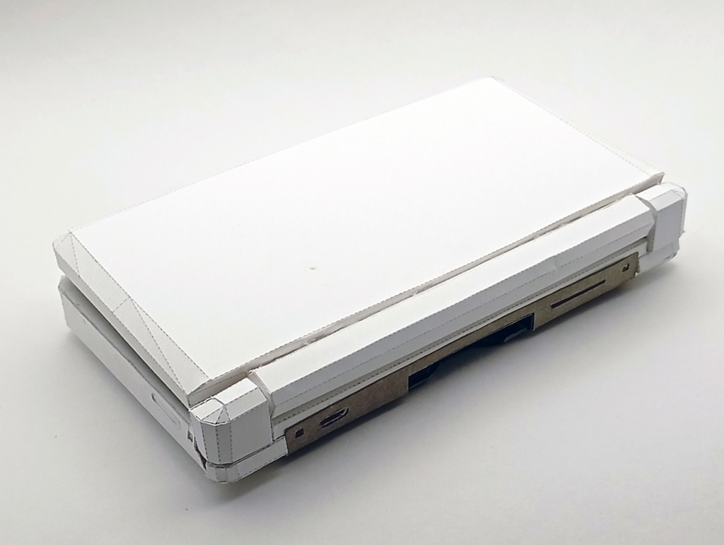 携帯ゲーム機ペーパークラフトテンプレート PDF SVG | ポータブルゲーム機 | ローポリゴン | レトロゲーム | インテリア