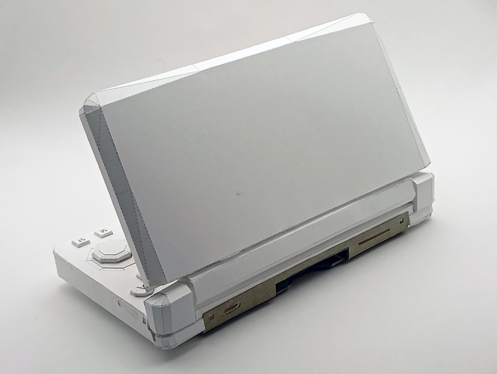 携帯ゲーム機ペーパークラフトテンプレート PDF SVG | ポータブルゲーム機 | ローポリゴン | レトロゲーム | インテリア
