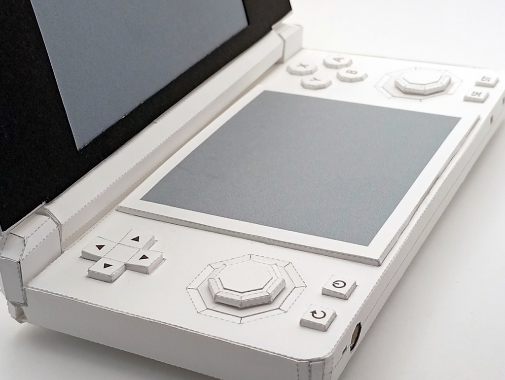 携帯ゲーム機ペーパークラフトテンプレート PDF SVG | ポータブルゲーム機 | ローポリゴン | レトロゲーム | インテリア