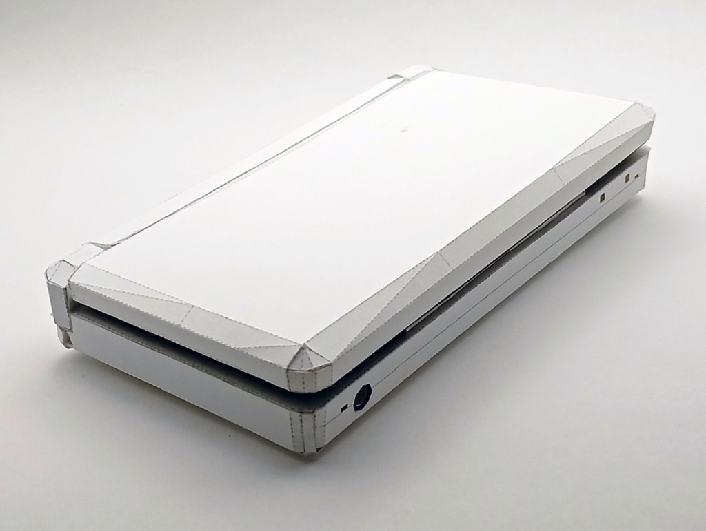 携帯ゲーム機ペーパークラフトテンプレート PDF SVG | ポータブルゲーム機 | ローポリゴン | レトロゲーム | インテリア