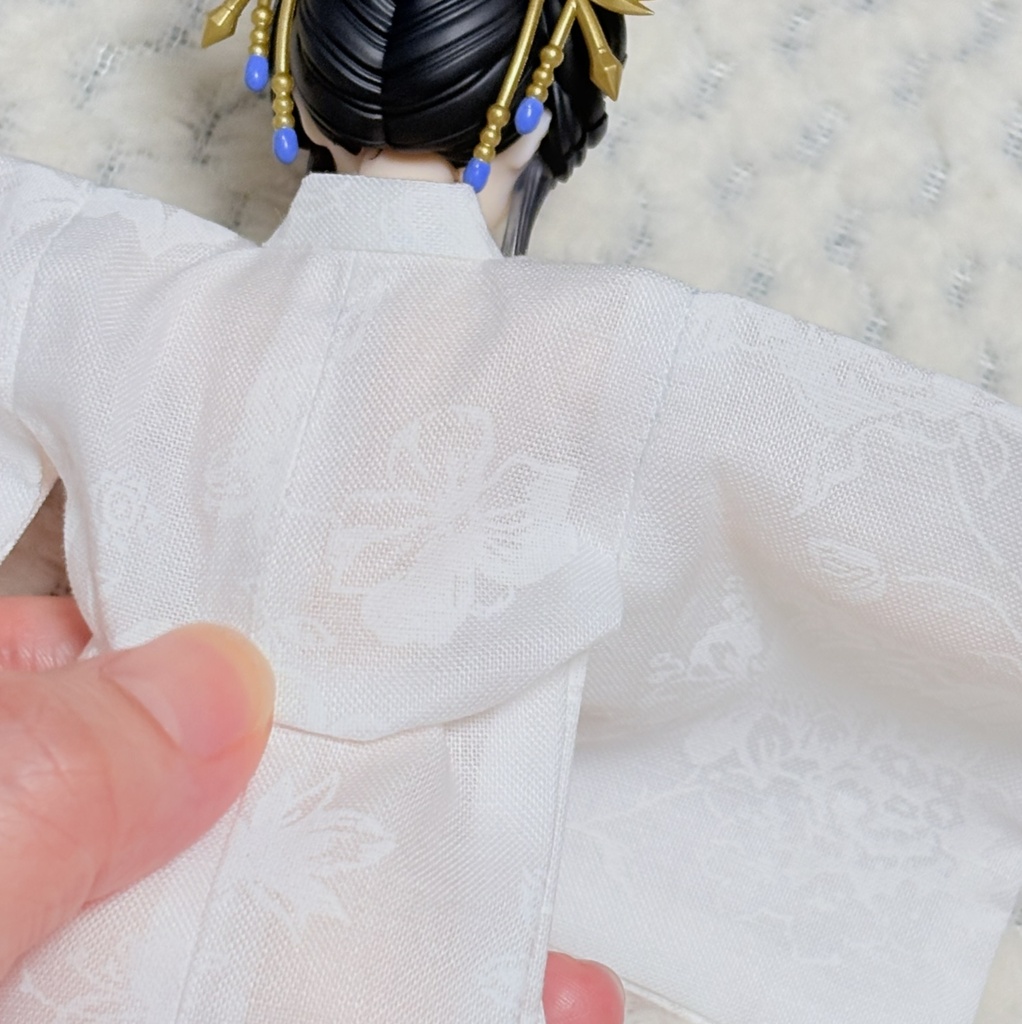 ドール用・着物(浴衣)/白柄※22cm