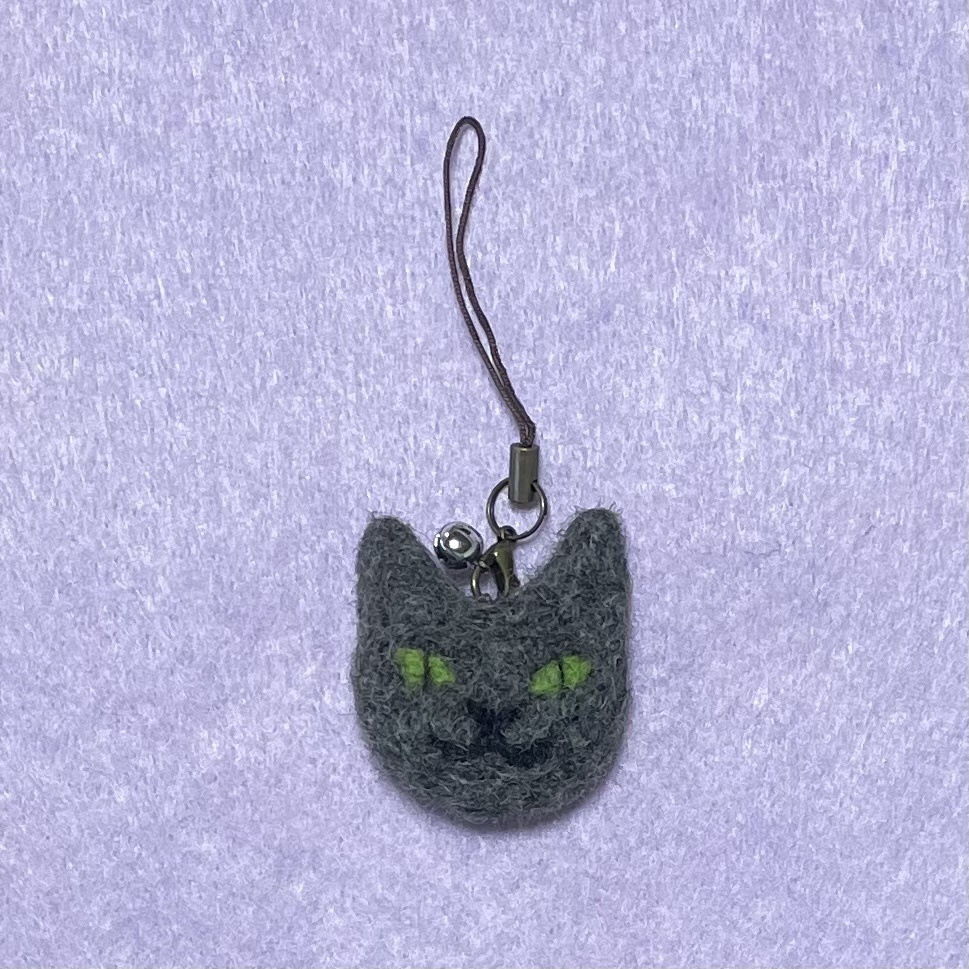 ネコねこストラップ（灰色グリーンアイ）