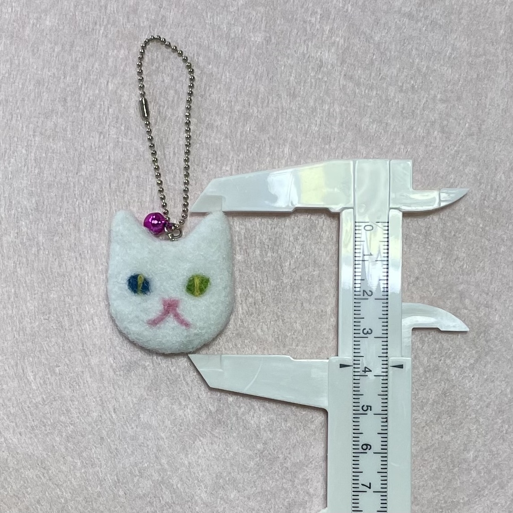 ネコねこボールチェーン(オッドアイ白)