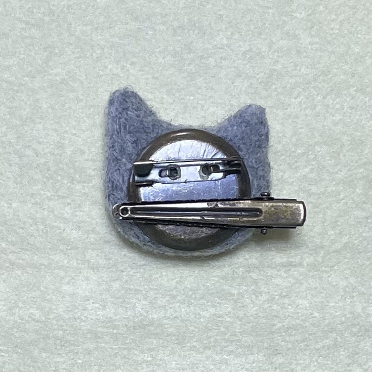 ネコねこピンズ&クリップ(グレー横向き)