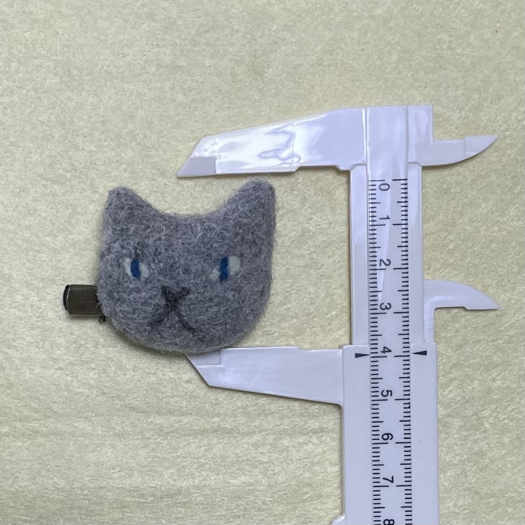 ネコねこピンズ&クリップ(グレー横向き)