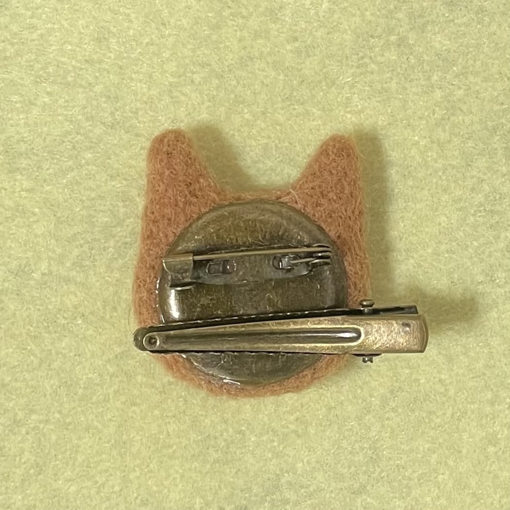 ネコねこピンズ&クリップ(ブラウン・オッドアイ)