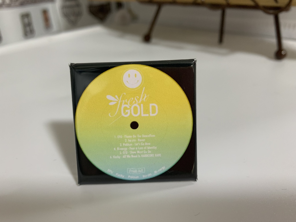 【Bandcamp DLコード付き】FRESH / GOLDジャケット缶バッジ