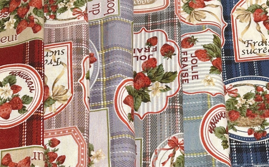 【11cm着ぐるみ】うさぎ(苺柄)