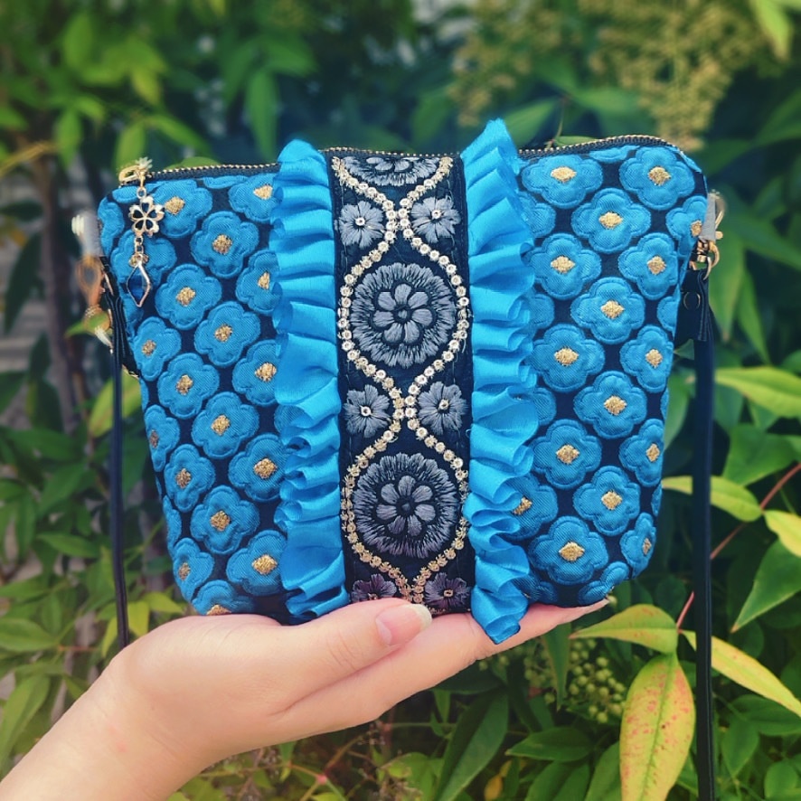 伯仲フリルポーチ