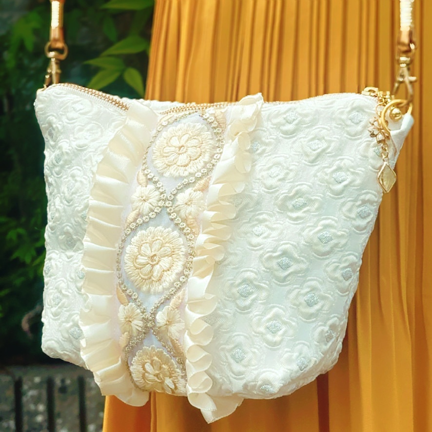 伯仲フリルポーチ