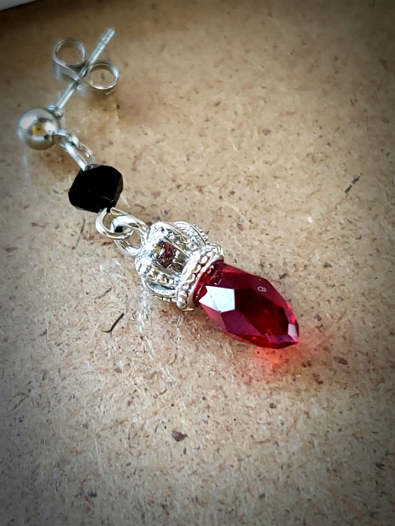 *赤井秀一イメージアクセサリー/クラウンチャームピアス*