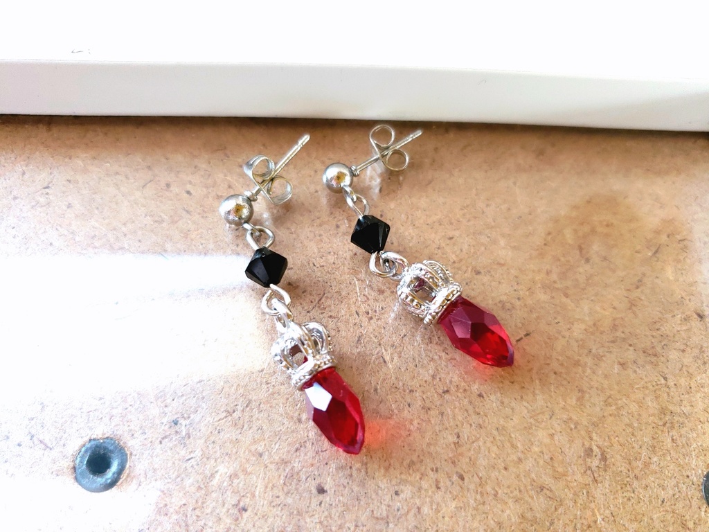 *赤井秀一イメージアクセサリー/クラウンチャームピアス*