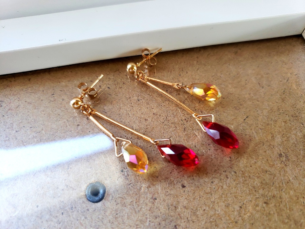 ＊赤安（秀零）イメージアクセサリー/ガラスドロップWビーズピアス＊