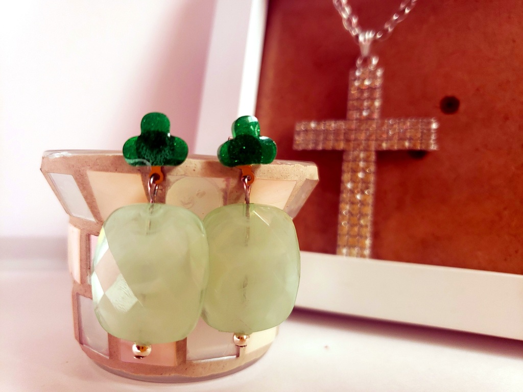 *おそ松さんイメージピアス/アクリルチャーム*