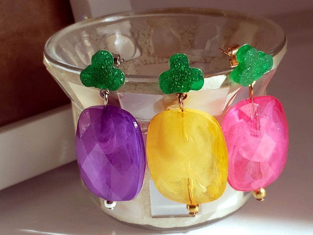 *おそ松さんイメージピアス/アクリルチャーム*