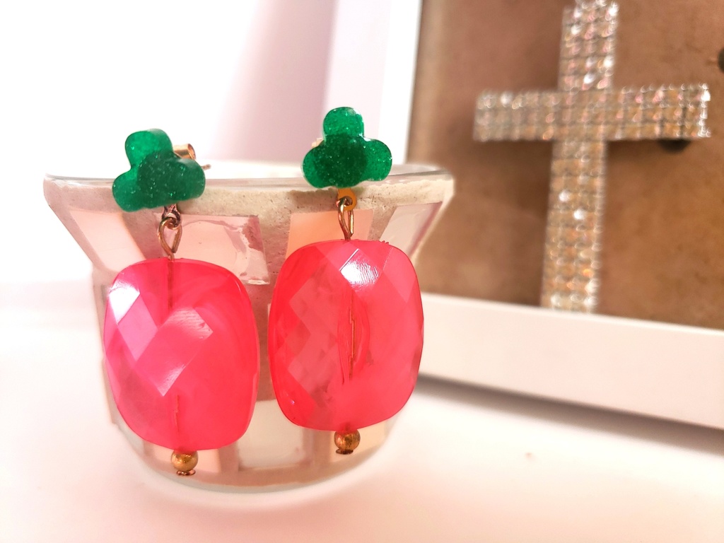 *おそ松さんイメージピアス/アクリルチャーム*