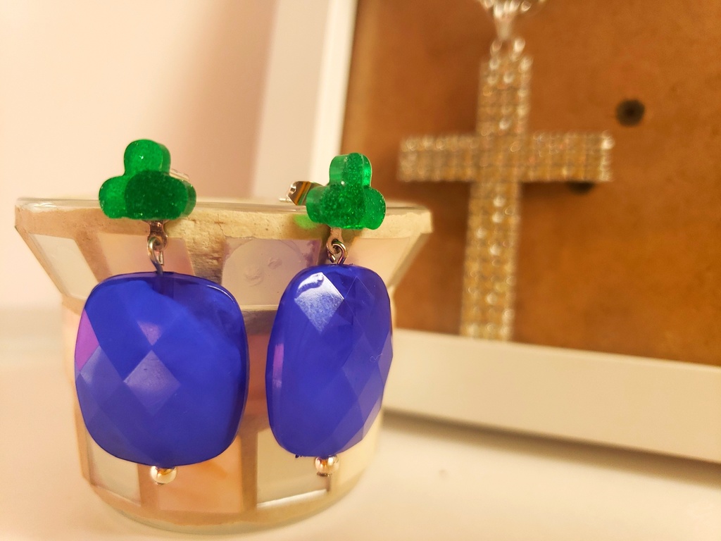 *おそ松さんイメージピアス/アクリルチャーム*