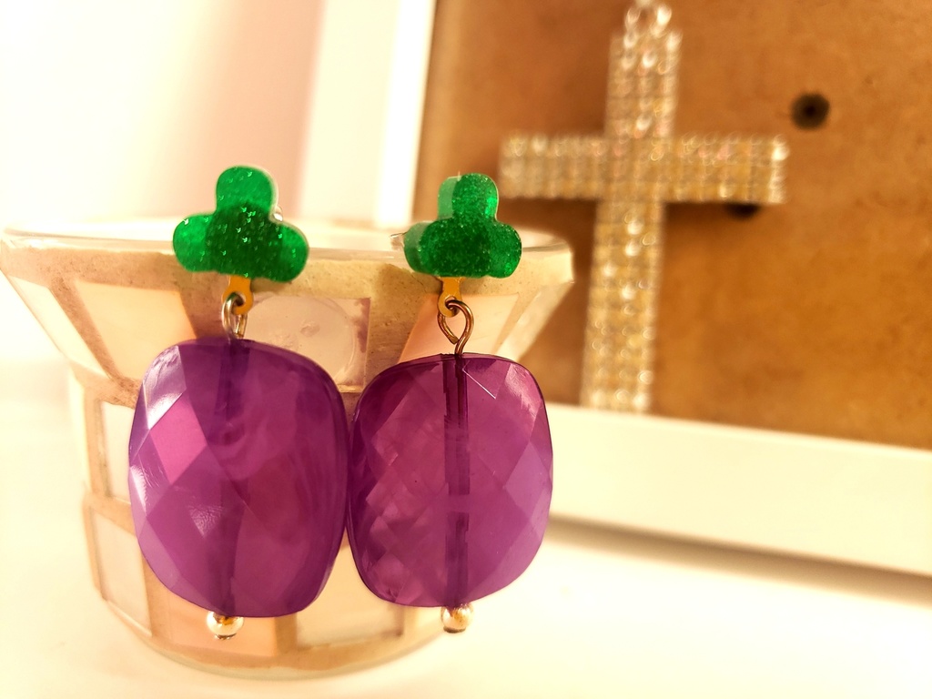 *おそ松さんイメージピアス/アクリルチャーム*