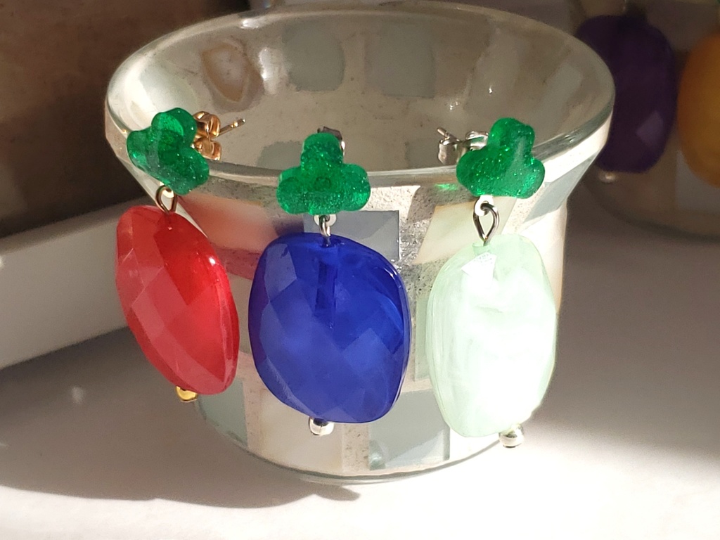 *おそ松さんイメージピアス/アクリルチャーム*