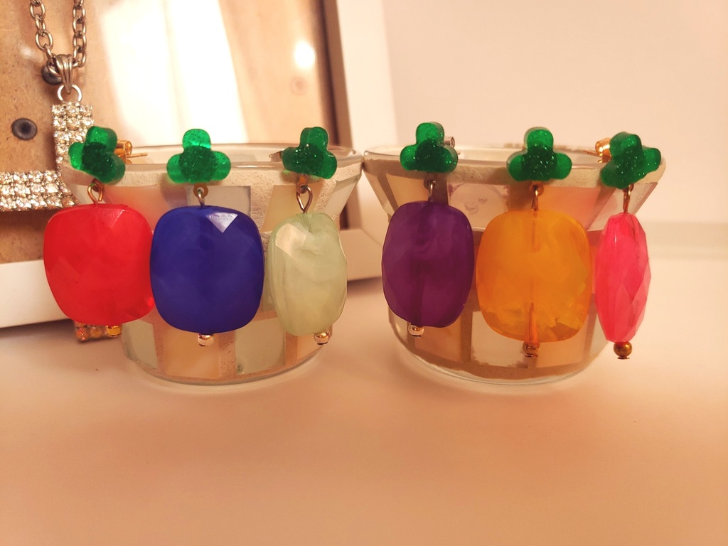 *おそ松さんイメージピアス/アクリルチャーム*